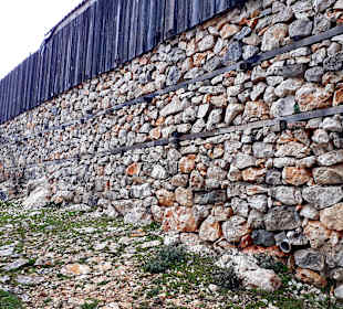 Knopfhäuser Dorf Ormana