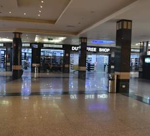 Shops in der Senzo Mall