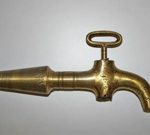 Historischer Fassauslauf in der Casa de l'Albera