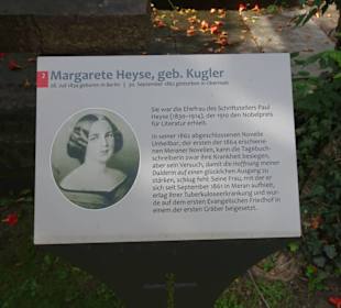 Die Ehrentafel am Grabmal von Margarete Heyse