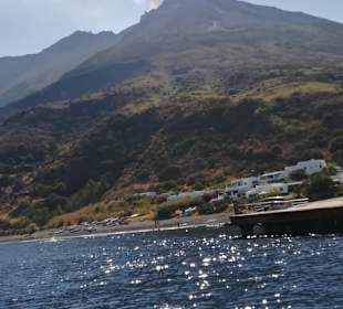 Stromboli vom Boot aus gesehen