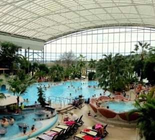 Schwimmhalle , links Poolbar