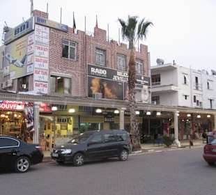 Einkaufsstrasse im Nachbarort Kadriye 