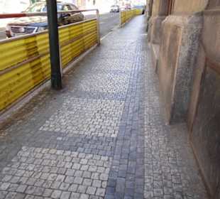 Тротуар из камешков