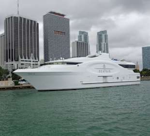 Tolle Yacht vor Anker
