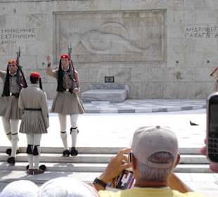 Wachwechsel vor dem Regierungsgebäude