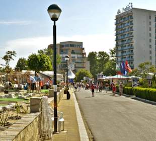 Promenade mit Strand