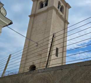 Der Turm daneben