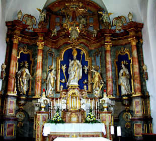 Blick zum Hauptaltar