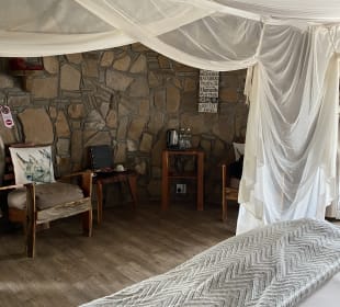 Zimmer Onjala Lodge