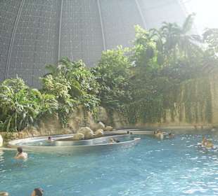 Bali Lagune mit Wasserfall