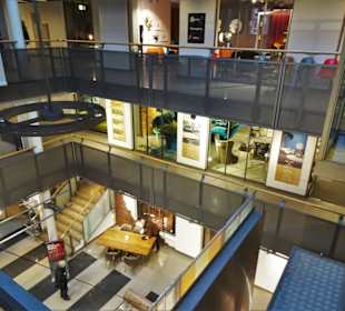 Rundgang durch das Gebäude von "stilwerk"