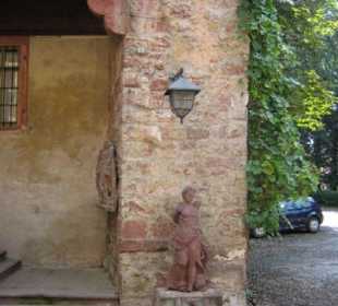 Eine schöne Figur im Hof.