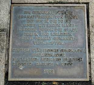 Inschrift am Denkmal Granatfrau