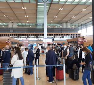 Die fröhliche Wartegemeinschaft