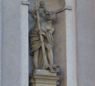 Außenansicht Statuen