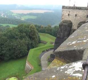Entlang der Festungsmauer