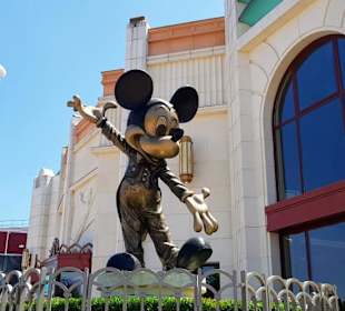 Micky statue