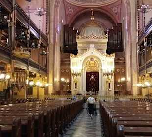 Innen in der großen Synagoge