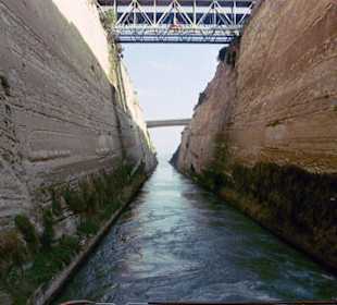 Im Kanal von Korinth