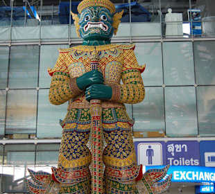 Statue im Flughafen