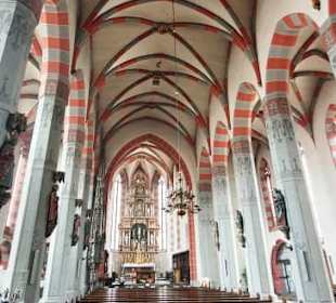 Das Kirchenschiff von hinten
