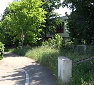Roßbergschule und Turnhalle Gönningen