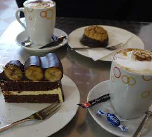 Kuchenauswahl im Cafe Cukrarna Kavarna