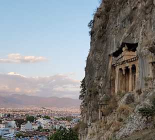 Die lykischen Felsengräber oberhalb von Fetiye