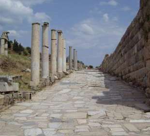 Weg vom Prytaneion zum Domitian Tempel