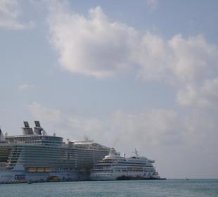 2 Schiffe nebeneinander