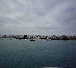Corralejo Hafen (Ansicht vom Schiff)