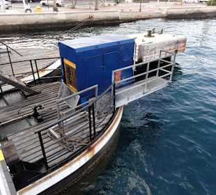 Motorgondel am Schwimmkörper