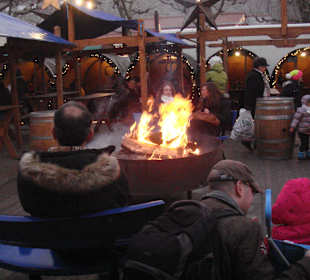 Das Lagerfeuer im Weihnachtsdorf