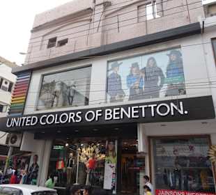 Auch Markengeschäfte gibt es