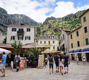 Altstadt von Kotor. Ca. 30km entfernt.