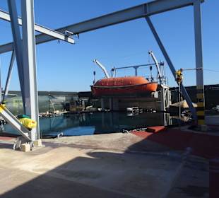 Hubschrauberevakuierung nach Absturz ins Wasser