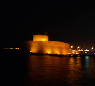 Hafen bei Nacht