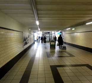Tunnel unter den Gleisen des Hauptbahnhofes
