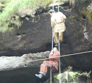 Aus dem Hinterhalt wird sich abgeseilt