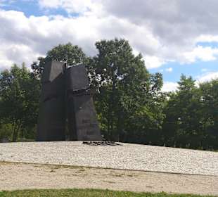 Pomnik Homo Homini