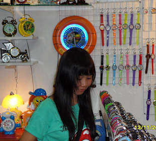 Uhrenverkäuferin im Big C