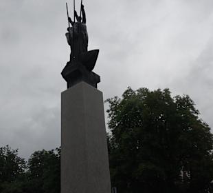 Skulptur Drei Männer im Boot