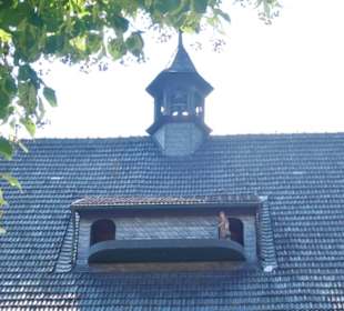 Männchenlauf auf dem Rathausdach