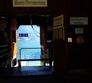 Eingangsbereich Fischverkauf und Boote 