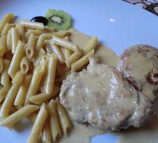 Schweinefilet mit Gorgonzolasauce und Nudeln