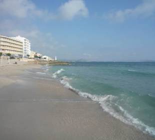 Sauberer Strand und türkises Wasser