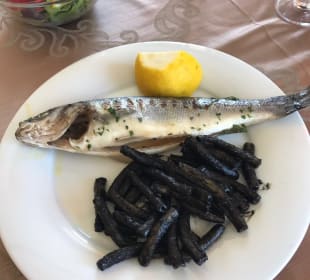 Schwarze Tintenfisch-Pasta GH Hotel Avalon Sikani