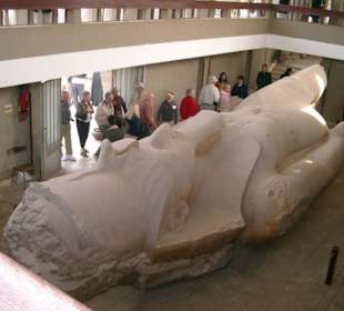 Rames II Statue