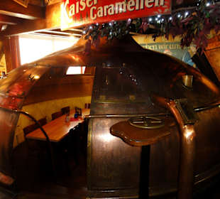 Sitzplätze in den Sudkesseln des Brauhauses